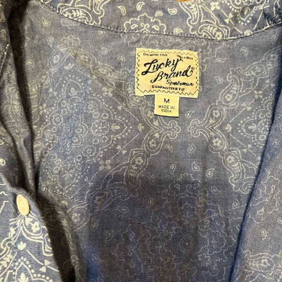 lucky brand button down!! Size M - Picture 3 of 3